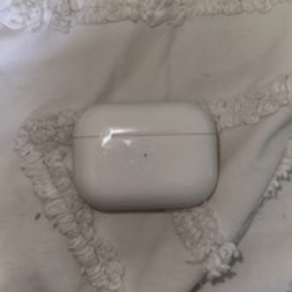 Apple Airpod Pros - Picture 4 of 5